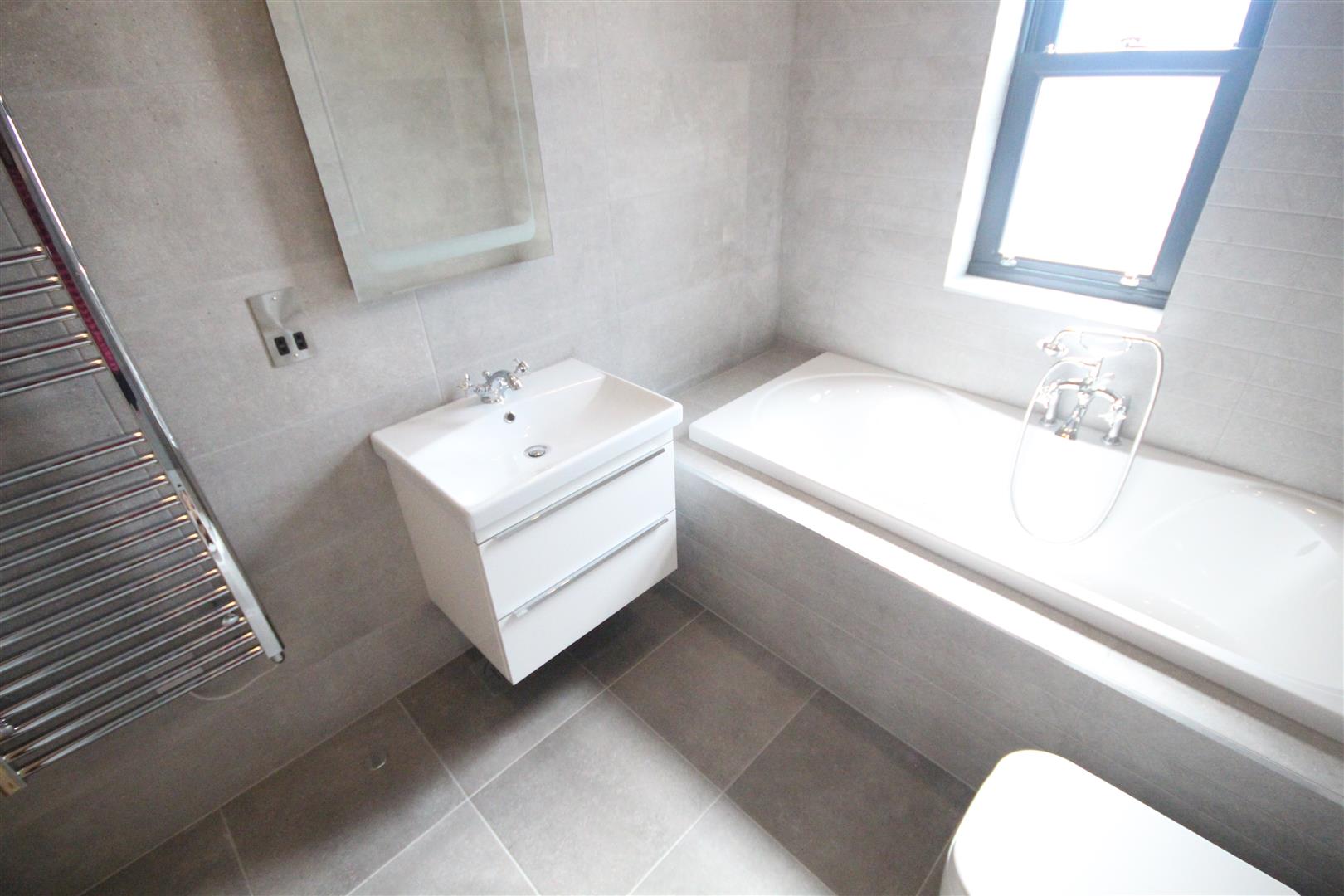 3 bedroom semi-detached house To Let in Barnoldswick - IMG_6409.JPG